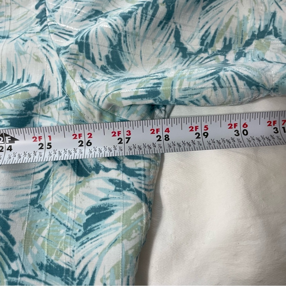 Van Heusen Green Casual Button Down Shirt with Tropical Flair - Picture 10 of 10